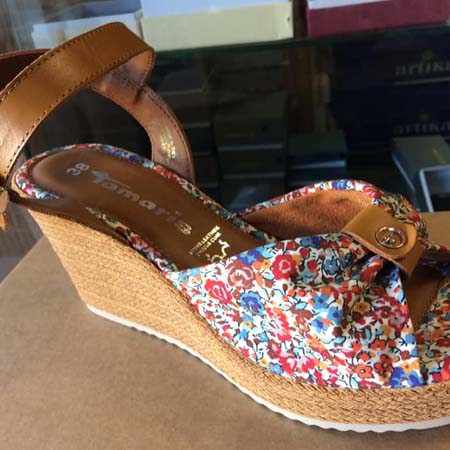 Chaussures hommes à femmes